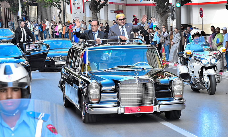 SM le Roi Mohammed VI accueille à Tanger le Président français François Hollande