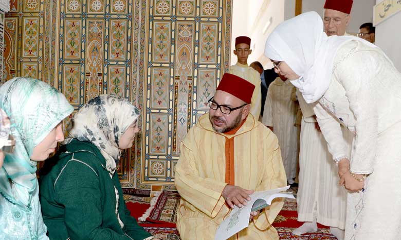 SM le Roi donne à Tanger ..