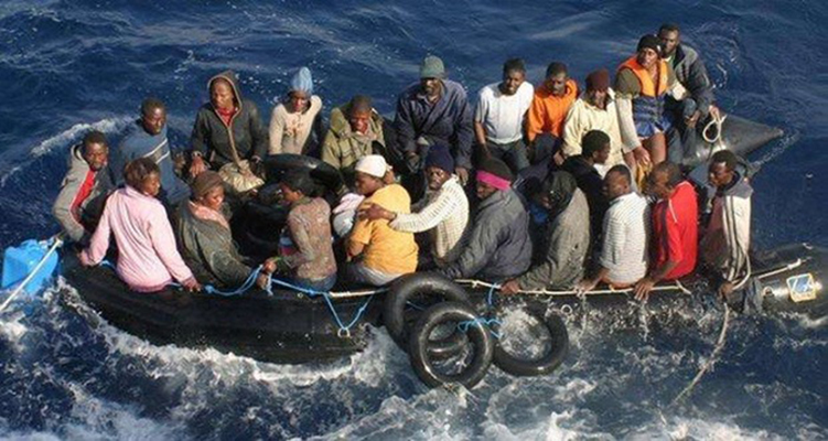 Marine royale Sauvetage en mer  de 472 émigrés clandestins