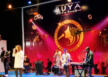 Al Hoceima accueille la 9ème édition du Festival « Buya » de musique au féminin La 9è édition du Festival Buya de musique au féminin se tiendra à la Maison de la Culture Moulay Al Hassan, à Al Hoceima du 23 au 26 novembre courant, sous le thème « Créativité sans frontières ». L’objectif est de faire de l&rsquo;art un outil d&rsquo;autonomisation des femmes, de promotion des valeurs d&rsquo;égalité et de consécration de la culture de la reconnaissance des efforts des femmes dans les différents domaines, notamment ceux culturels et artistiques. La manifestation organisée par  l&rsquo;Association «Tifyur de la musique» avec le soutien du ministère de la Jeunesse, de la Culture et de la Communication et en partenariat avec le Bureau marocain du droit d&rsquo;auteur, le Conseil de la région Tanger-Tétouan-Al Hoceima, l&rsquo;Agence pour la promotion et le développement du Nord (APDN) et la Commune d&rsquo;Al Hoceima, présente un programme incluant des concerts musicaux animés par de talentueux artistes marocains et étrangers, des prestations  de groupes folkloriques locaux et africains, et une exposition de produits du terroir présentés par  des coopératives féminines de la région. Le public assistera aussi à des ateliers de formation et à des  campagnes de sensibilisation sur le droit d&rsquo;auteur et les droits connexes au profit d&rsquo;artistes, ainsi qu’à un ensemble d&rsquo;initiatives sociales destinées aux femmes de la région, outre une série d&rsquo;hommages rendus à des artistes de la région.