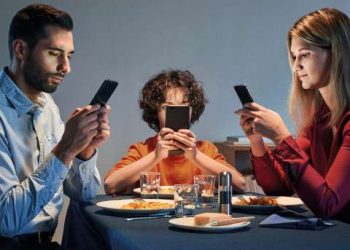 Constat Alarmant au Maroc : Les Familles Délaissent Jeux de Société et Livres au Profit des Écrans
