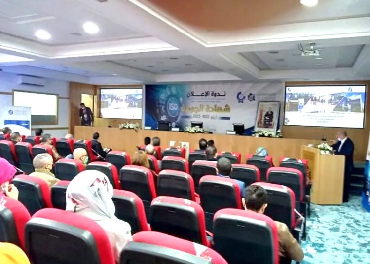 Établissement de Commerce, d&rsquo;Industrie et des Services à Tanger pointé des doigts