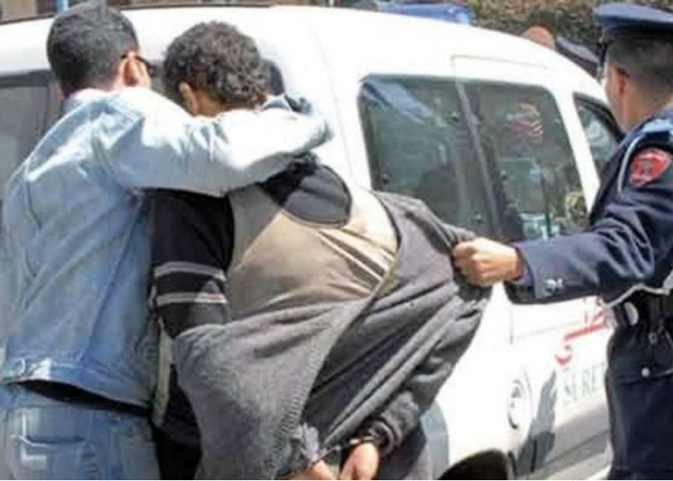 Arrestation de groupe d’agresseur utilisant une fille comme appât