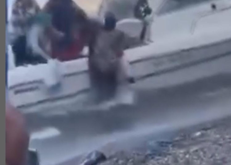 Des centaines de migrants franchissent la frontière maritime de Ceuta à la nage depuis Medi’q, une honte