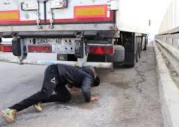 Un mineur marocain repéré sous une remorque au port d’Algésiras