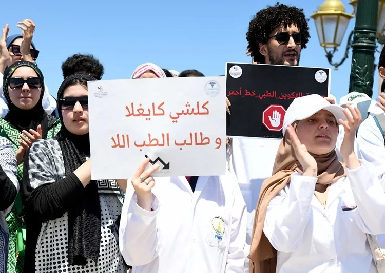 Les étudiants en médecine de Tanger menacent de reprendre les manifestations contre les retards de versement des indemnités