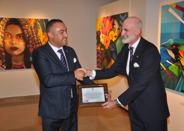 Exposition d’art salvadorien à l’Institut Cervantes de Tanger : Un Voyage au Cœur de la Création Visuelle